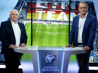 Uli Hoeneß (l) gab seine Premiere als Experte an der Seite von Moderator Florian König. Foto: Henning Kaiser/TVNOW/dpa Uli Hoeneß (l) gab seine Premiere als Experte an der Seite von Moderator Florian König. Foto: Henning Kaiser/TVNOW/dpa