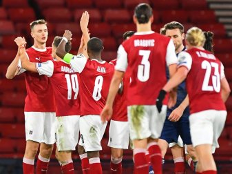 Das Team bejubelt Kalajdzics (l.) ersten Treffer Das Team bejubelt Kalajdzics (l.) ersten Treffer