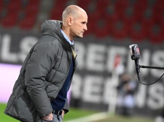 Augsburgs Trainer Heiko Herrlich befürwortet die Idee eines zweiwöchigen Corona-Trainingslagers für alle Vereine. Foto: Matthias Balk/dpa Augsburgs Trainer Heiko Herrlich befürwortet die Idee eines zweiwöchigen Corona-Trainingslagers für alle Vereine. Foto: Matthias Balk/dpa