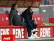 Pflegen einen offenen Austausch: FC-Sportdirektor Horst Heldt (l) und Trainer Markus Gisdol. Foto: Thilo Schmuelgen/Reuters Images Europe/Pool/dpa