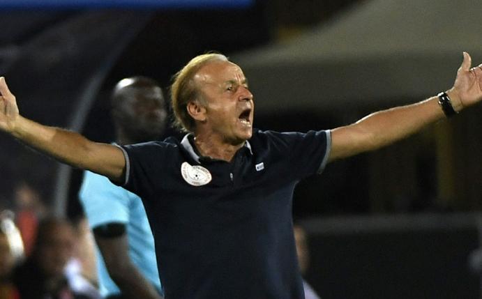 Gernot Rohr steht mit Nigeria im Afrika-Cup