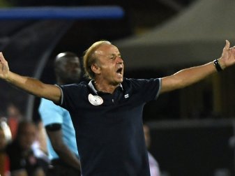 Gernot Rohr steht mit Nigeria im Afrika-Cup Gernot Rohr steht mit Nigeria im Afrika-Cup