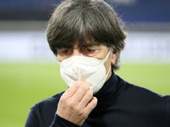 Joachim Löw lobt die Shirt-Aktion seiner Mannschaft Joachim Löw lobt die Shirt-Aktion seiner Mannschaft