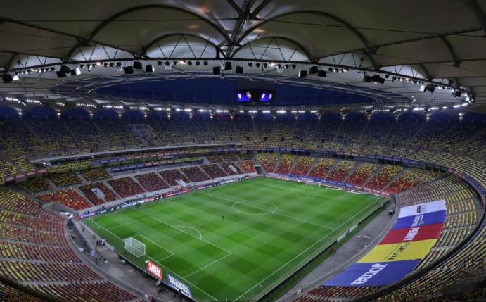 Blick in das Stadion vor dem Spiel. Foto: Stefan Constantin/dpa