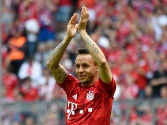 Rafinha verabschiedet sich 2019 von den Fans der Bayern Rafinha verabschiedet sich 2019 von den Fans der Bayern