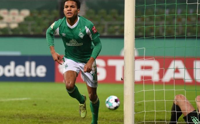 Bestritt bereits zwei Länderspiele für die deutsche U21: Werder-Profi Felix Agu. Foto: Carmen Jaspersen/dpa
