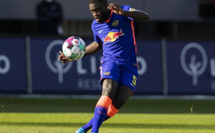 Hat wieder am Training von RB Leipzig teilgenommen: Dayot Upamecano in Aktion. Foto: Tom Weller/dpa