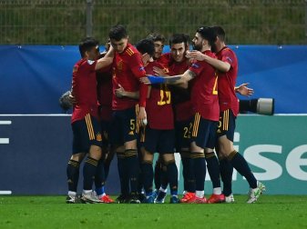 Spanien und Italien ziehen ins Viertelfinale ein