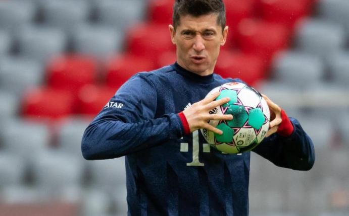 Voraussichtlich vier Wochen muss der FC Bayern München den verletzten Robert Lewandowski ersetzen. Foto: Sven Hoppe/dpa