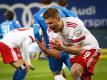 Hat das Training beim HSV wieder aufgenommen: Torjäger Simon Terodde. Foto: Christian Charisius/dpa