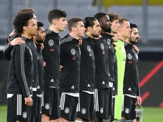 DFB-Spieler setzen nächstes Zeichen für Menschenrechte DFB-Spieler setzen nächstes Zeichen für Menschenrechte