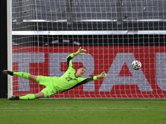 Machtlos bei den Gegentoren von Pandev und Elmas: Torwart Marc-Andre Ter Stegen. Foto: Federico Gambarini/dpa Machtlos bei den Gegentoren von Pandev und Elmas: Torwart Marc-Andre Ter Stegen. Foto: Federico Gambarini/dpa