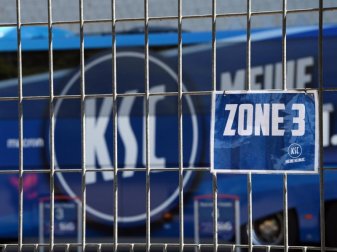 Beim Karlsruher SC ist ein weiterer Spieler positiv auf das Coronavirus getestet worden. Foto: Matthias Hangst/Getty Images Europe/Pool/dpa Beim Karlsruher SC ist ein weiterer Spieler positiv auf das Coronavirus getestet worden. Foto: Matthias Hangst/Getty Images Europe/Pool/dpa