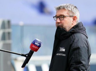 Hält sich vor dem Spiel gegen Hertha mit Sprüchen zurück: Urs Fischer, Trainer vom 1. FC Union Berlin. Foto: Uwe Anspach/dpa Hält sich vor dem Spiel gegen Hertha mit Sprüchen zurück: Urs Fischer, Trainer vom 1. FC Union Berlin. Foto: Uwe Anspach/dpa