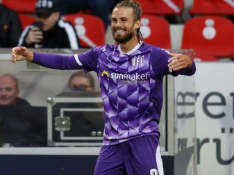 Santos schießt in der 49. Minute den Siegtreffer Santos schießt in der 49. Minute den Siegtreffer