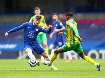 Chelseas Timo Werner (l) und West Bromwichs Ainsley Maitland-Niles (r) im Zweikampf um den Ball. Foto: Clive Rose/PA Wire/dpa Chelseas Timo Werner (l) und West Bromwichs Ainsley Maitland-Niles (r) im Zweikampf um den Ball. Foto: Clive Rose/PA Wire/dpa
