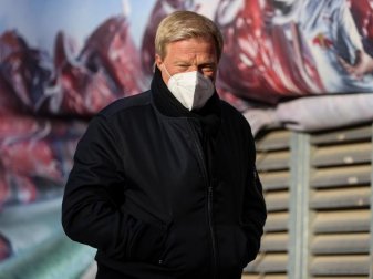 Münchens Vorstandsmitglied Oliver Kahn vor dem Spiel in der Red Bull Arena. Foto: Jan Woitas/dpa-Zentralbild/dpa