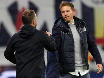 Münchens Trainer Hansi Flick und Leipzigs Trainer Julian Nagelsmann geben sich nach dem Spiel die Hand. Foto: Jan Woitas/dpa-Zentralbild/dpa Münchens Trainer Hansi Flick und Leipzigs Trainer Julian Nagelsmann geben sich nach dem Spiel die Hand. Foto: Jan Woitas/dpa-Zentralbild/dpa
