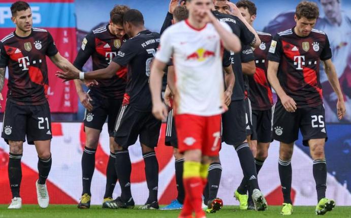 Es geht auch ohne Robert Lewandowski: Bayern München hat in Leipzig mit 1:0 gewonnen. Foto: Alexander Hassenstein/Getty POOL/dpa