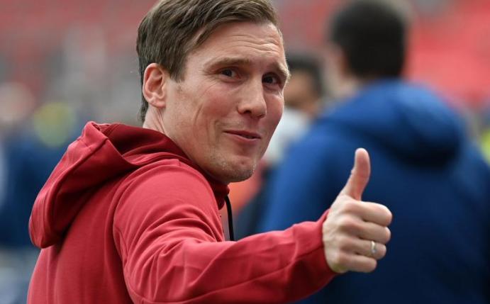 Hat die erste Pflichtaufgabe mit Bayer Leverkusen gelöst: Trainer Hannes Wolf. Foto: Federico Gambarini/dpa POOL/dpa