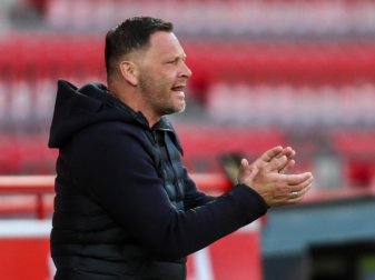 «Die zweite Halbzeit von uns kannst du vergessen», sagte Herthas Trainer Pal Dardai nach dem Berlin-Derby. Foto: Andreas Gora/dpa POOL/dpa