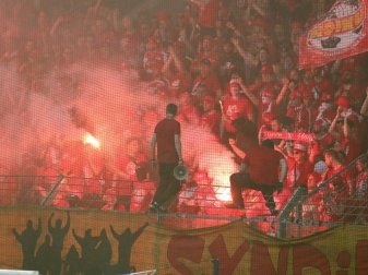 Union-Fans setzten mit Pyro-Show einen Kiosk in Brand Union-Fans setzten mit Pyro-Show einen Kiosk in Brand