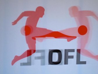Die Deutsche Fußball Liga berät über ein mögliches verpflichtendes Quarantäne-Trainingslager für die Clubs der 1. und 2. Bundesliga. Foto: Arne Dedert/dpa