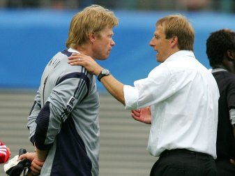 Klinsmann (r.) degradierte Kahn zum Ersatztorwart Klinsmann (r.) degradierte Kahn zum Ersatztorwart