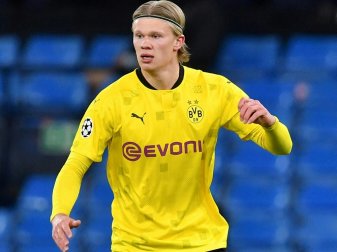 Haaland unterschrieb auf den Karten des Assistenten