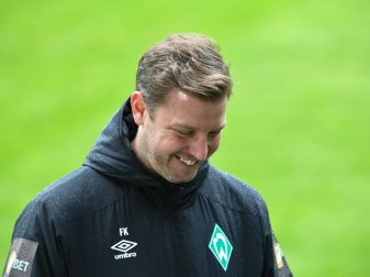 Trainer Florian Kohfeldt und Bremen bezwingen Regensburg Trainer Florian Kohfeldt und Bremen bezwingen Regensburg