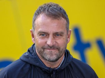 Setzt im Hinspiel gegen Paris Saint-Germain auf seine Siegerelf aus Leipzig: Bayern-Trainer Hanis Flick. Foto: Alexander Hassenstein/Getty POOL/dpa