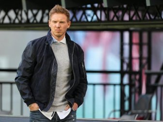 Leipzigs Trainer Julian Nagelsmann rüffelte seinen Spieler Angeliño. Foto: Jan Woitas/dpa-Zentralbild/dpa Leipzigs Trainer Julian Nagelsmann rüffelte seinen Spieler Angeliño. Foto: Jan Woitas/dpa-Zentralbild/dpa