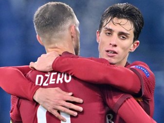 Calafiori (r.) geriet mit einem Balljungen aneinander Calafiori (r.) geriet mit einem Balljungen aneinander