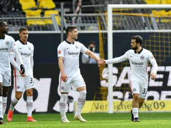 Amin Younes (r) hat in Frankfurt einen bemerkenswerten Aufstieg hinter sich. Foto: Martin Meissner/Pool AP/dpa Amin Younes (r) hat in Frankfurt einen bemerkenswerten Aufstieg hinter sich. Foto: Martin Meissner/Pool AP/dpa