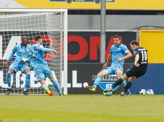 Justvan schießt gegen Bochum das erste Tor (36.) Justvan schießt gegen Bochum das erste Tor (36.)