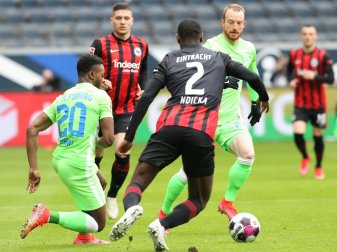 Frankfurt sichert sich knapp den Sieg gegen Wolfsburg Frankfurt sichert sich knapp den Sieg gegen Wolfsburg