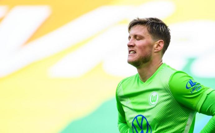 Kann sich einen Verbleib in Wolfsburg durchaus vorstellen: Torjäger Wout Weghorst. Foto: Swen Pförtner/dpa