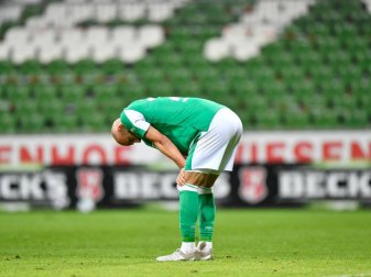 Bremens Abwehrspieler Ömer Toprak fällt mit einem Muskelfaserriss in der linken Wade mehrere Wochen aus. Foto: Martin Meissner/AP-Pool/dpa Bremens Abwehrspieler Ömer Toprak fällt mit einem Muskelfaserriss in der linken Wade mehrere Wochen aus. Foto: Martin Meissner/AP-Pool/dpa