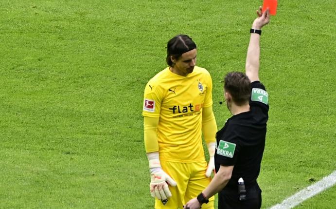 Nach einer Notbremse sah Yann Sommer die Rote Karte