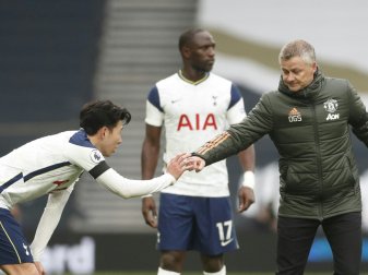 Heung Min Son (l.) und Ole Gunnar Solskjaer Heung Min Son (l.) und Ole Gunnar Solskjaer