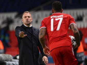 Die Diskussionen um die Zukunft von Trainer Hansi Flick werden nach dem Aus der Bayern in der Champions League nicht weniger werden. Foto: Franck Fife/3p-afp/dpa