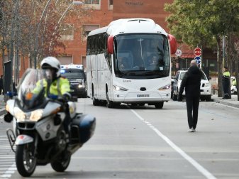 Der Mannschaftsbus von Real Madrid wurde attackiert Der Mannschaftsbus von Real Madrid wurde attackiert
