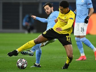 Jude Bellingham (r.) erhält Lob von Pep Guardiola