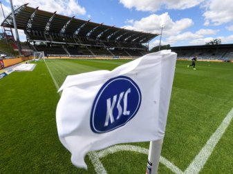 Beim Karlsruher SC sind zwei weitere Spieler positiv auf das Coronavirus getestet worden. Foto: Uli Deck/dpa-Pool/dpa Beim Karlsruher SC sind zwei weitere Spieler positiv auf das Coronavirus getestet worden. Foto: Uli Deck/dpa-Pool/dpa