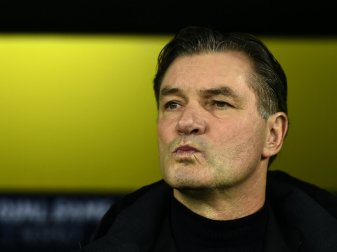 Michael Zorc kritisiert die Handspiel-Regel Michael Zorc kritisiert die Handspiel-Regel