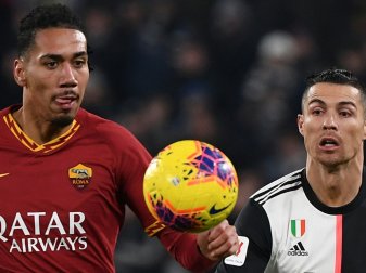 Chris Smalling (l.) ist in seinem Haus überfallen worden Chris Smalling (l.) ist in seinem Haus überfallen worden