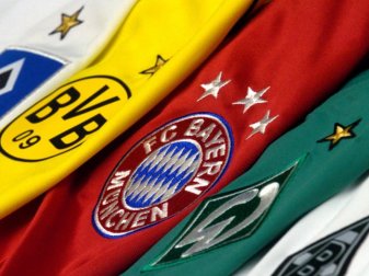 Seit der Saison 2004/05 können die Vereine der 1. und 2. Bundesliga ihre Meisterschaftserfolge auf der Spielkleidung sichtbar machen. Foto: Alexander Rüsche/dpa Seit der Saison 2004/05 können die Vereine der 1. und 2. Bundesliga ihre Meisterschaftserfolge auf der Spielkleidung sichtbar machen. Foto: Alexander Rüsche/dpa