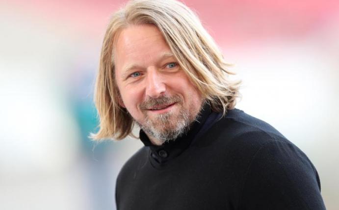 Spricht sich für Trainerausstiegsklauseln in Verträgen aus: Stuttgarts Sportdirektor Sven Mislintat. Foto: Tom Weller/dpa