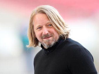 Spricht sich für Trainerausstiegsklauseln in Verträgen aus: Stuttgarts Sportdirektor Sven Mislintat. Foto: Tom Weller/dpa Spricht sich für Trainerausstiegsklauseln in Verträgen aus: Stuttgarts Sportdirektor Sven Mislintat. Foto: Tom Weller/dpa