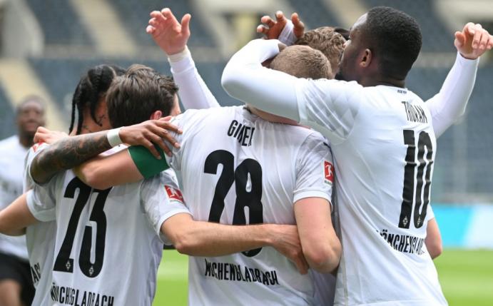 Borussia Mönchengladbach besiegt Eintracht Frankfurt 4:0
